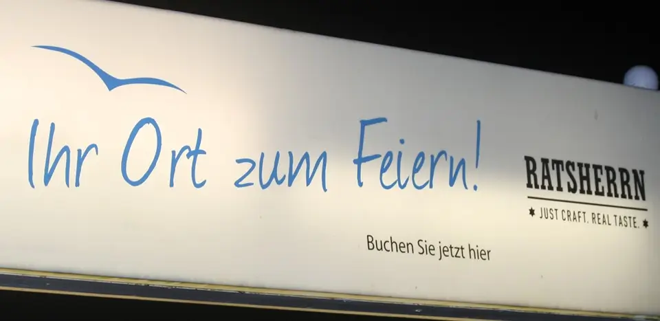 ... Werbung mit Schriftzug